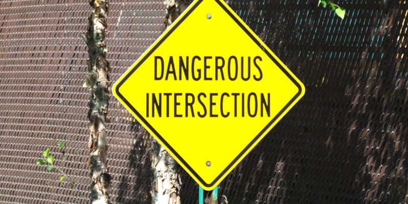 Carreteras e intersecciones más peligrosas en Costa Mesa, CA